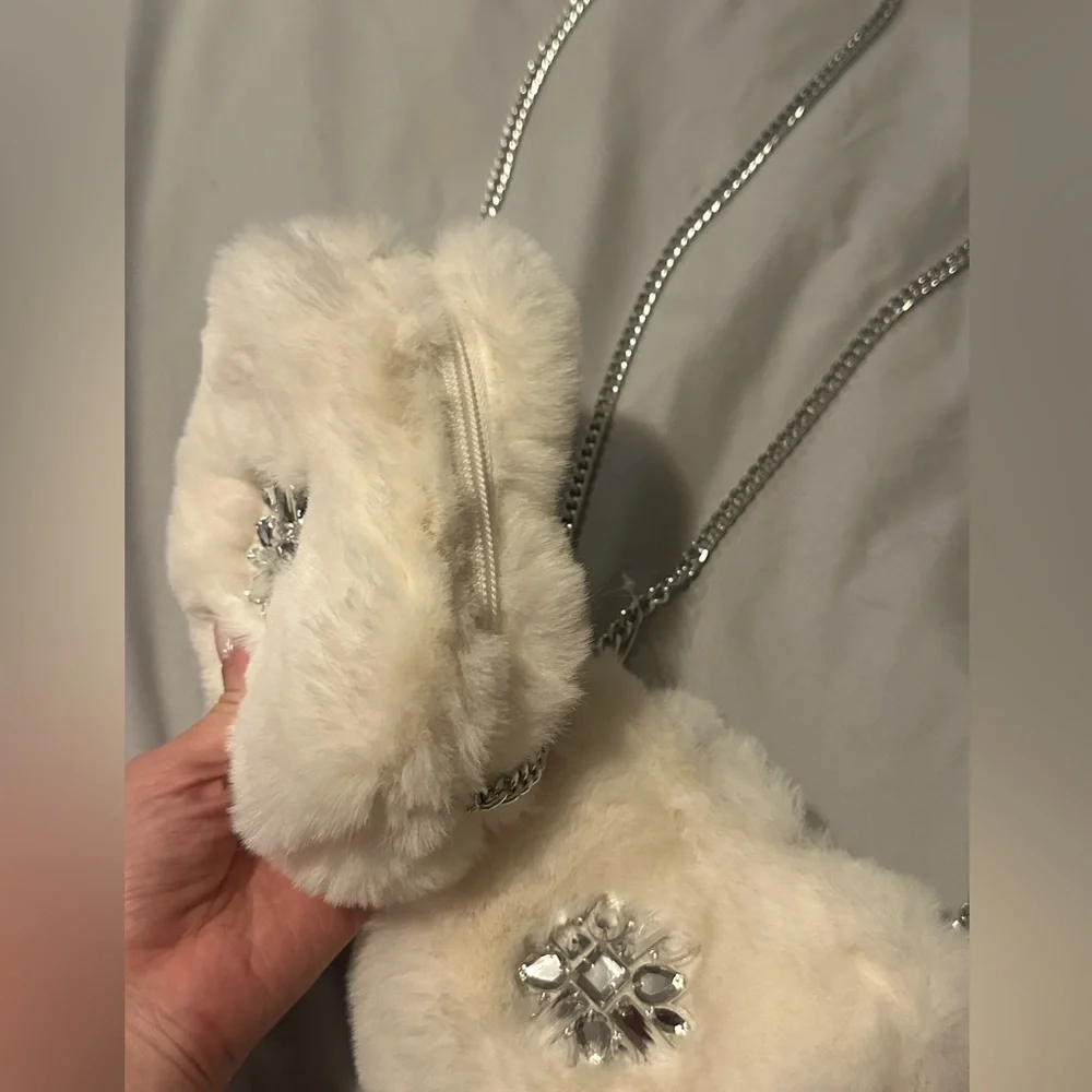 Beautiful fur with chain purse (set of 2)